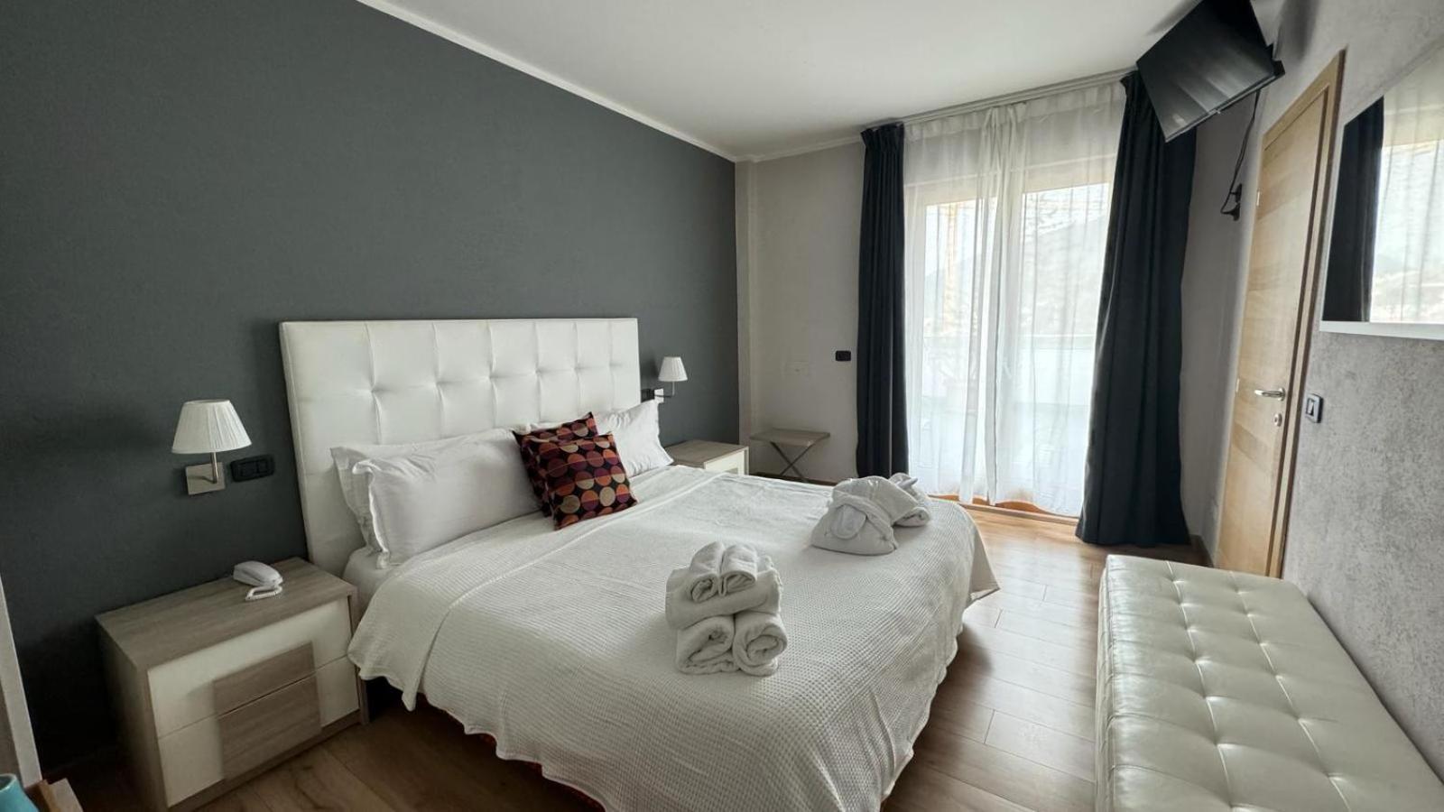 Hotel Oasi Wellness & Spa Рива дел Гарда Екстериор снимка