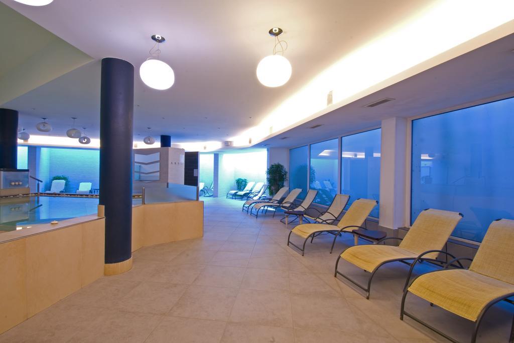 Hotel Oasi Wellness & Spa Рива дел Гарда Екстериор снимка