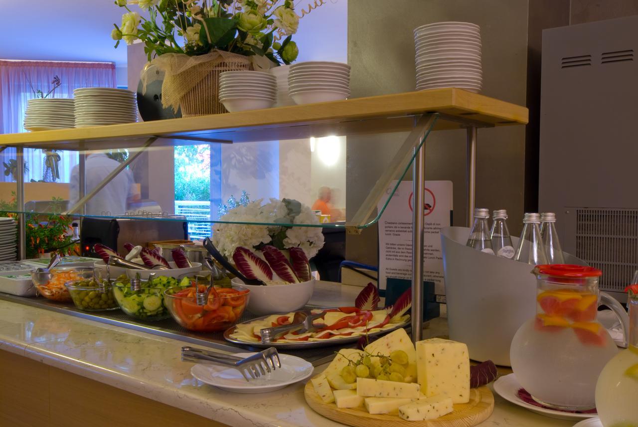 Hotel Oasi Wellness & Spa Рива дел Гарда Екстериор снимка